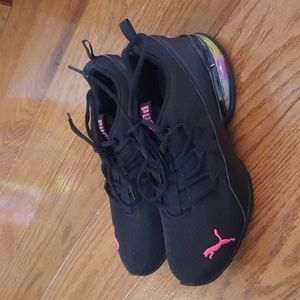 Woman's Puma Sneakers